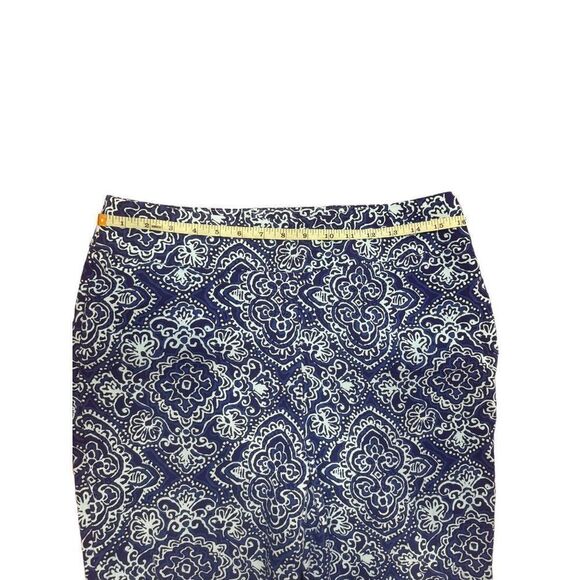 Chico's So Slimming Brigitte Cool Medallion Crop Pants Blue 1.5 (Sz 10) - Picture 2 of 10